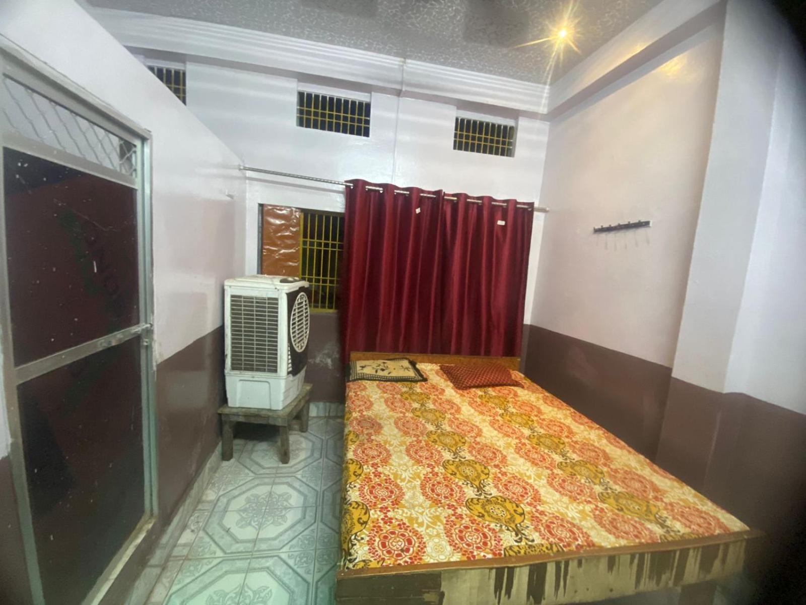 Hotel Yatri Niwas Bénarès Extérieur photo