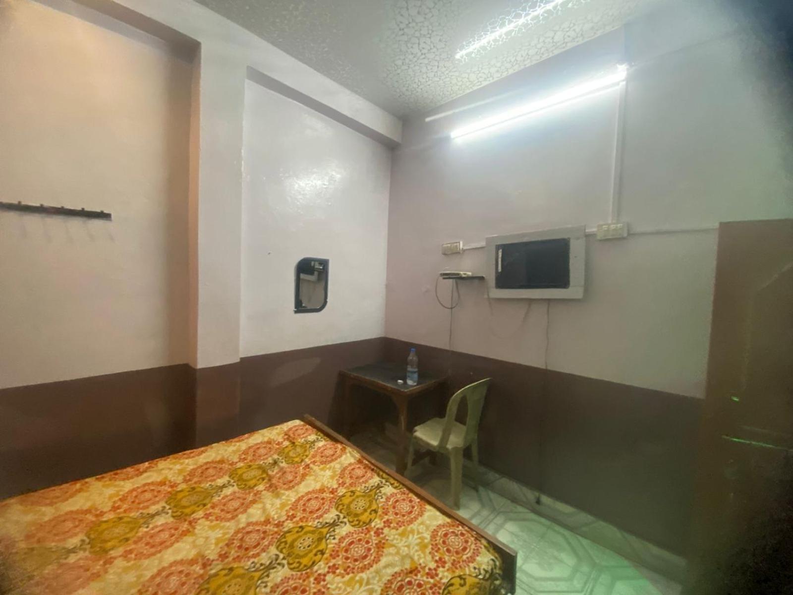Hotel Yatri Niwas Bénarès Extérieur photo