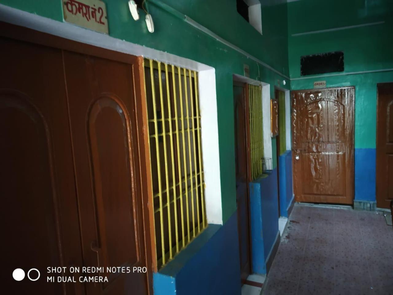 Hotel Yatri Niwas Bénarès Extérieur photo
