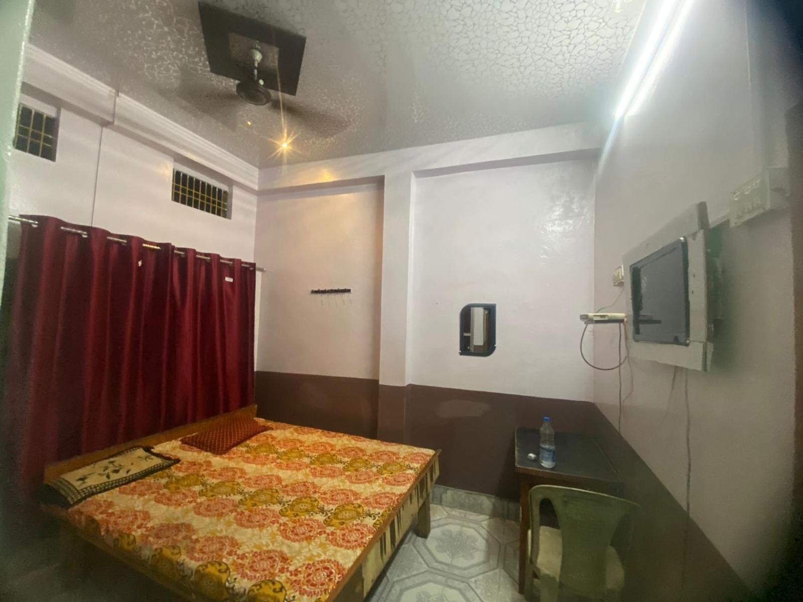 Hotel Yatri Niwas Bénarès Extérieur photo